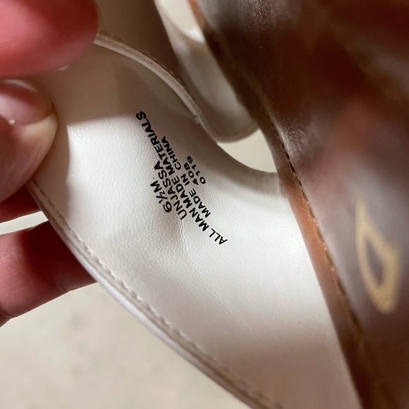 White sandals - Picture 2 of 6